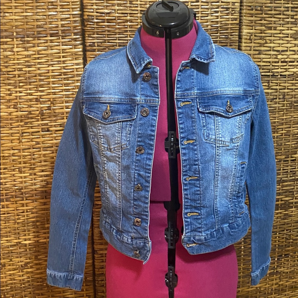 EUC Love Tree Denim Cropped MED Wash Jean Jacket S